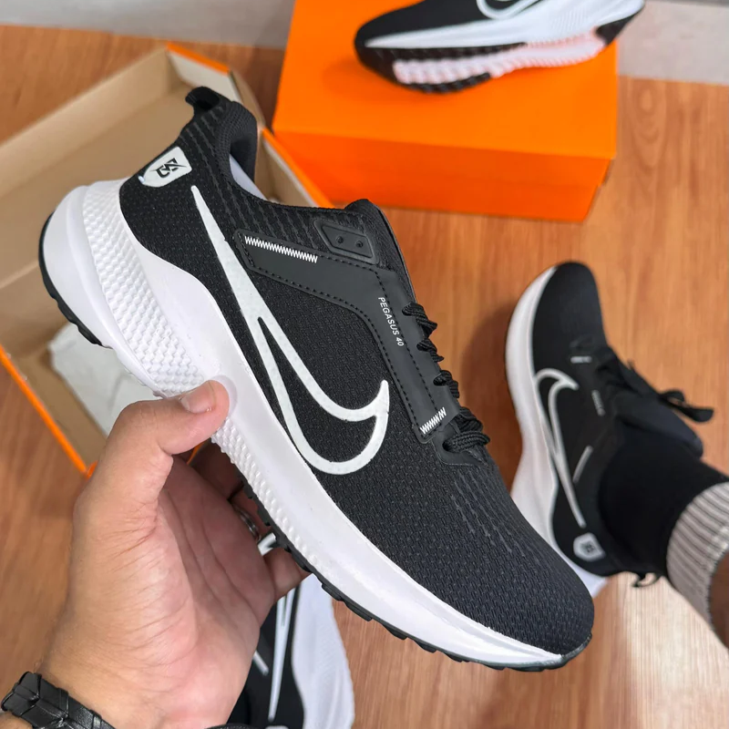 Pegasus 40 Black/White