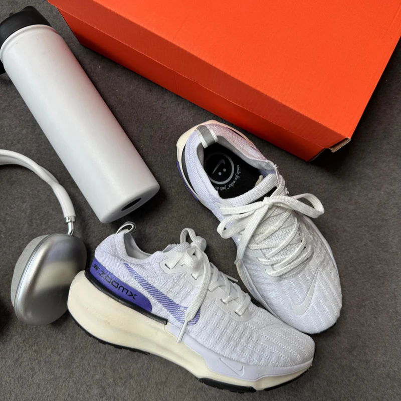 Invincible Run White/Purple