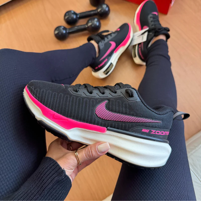 Invincible Run 3 Black/Pink