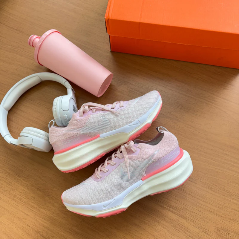 Invincible Run White/Pink