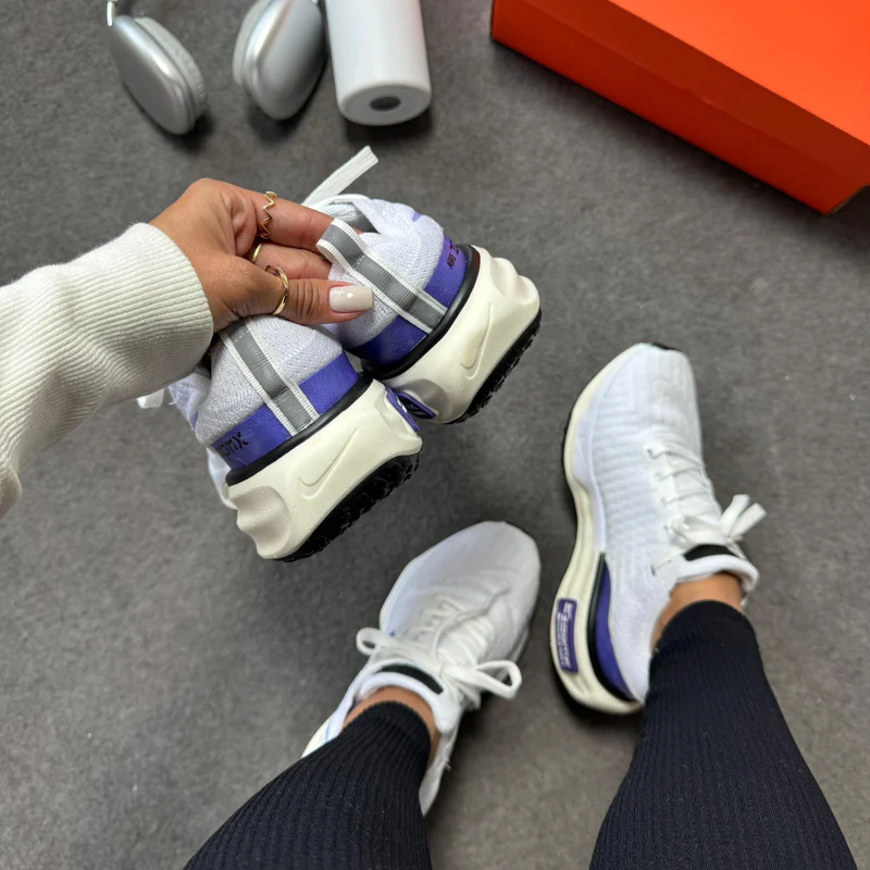 Invincible Run White/Purple