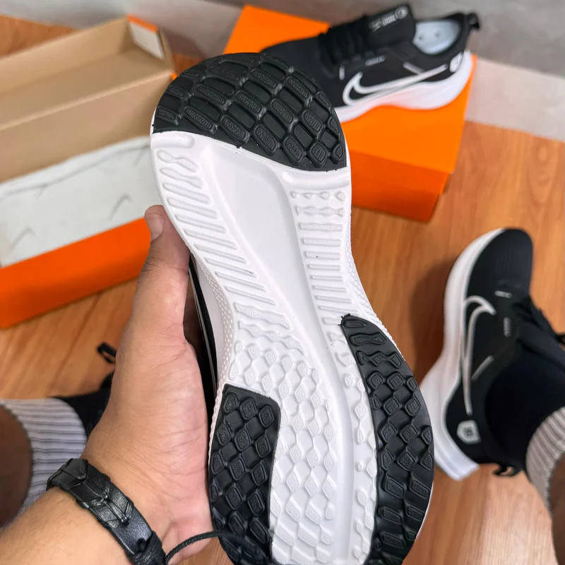 Pegasus 40 Black/White