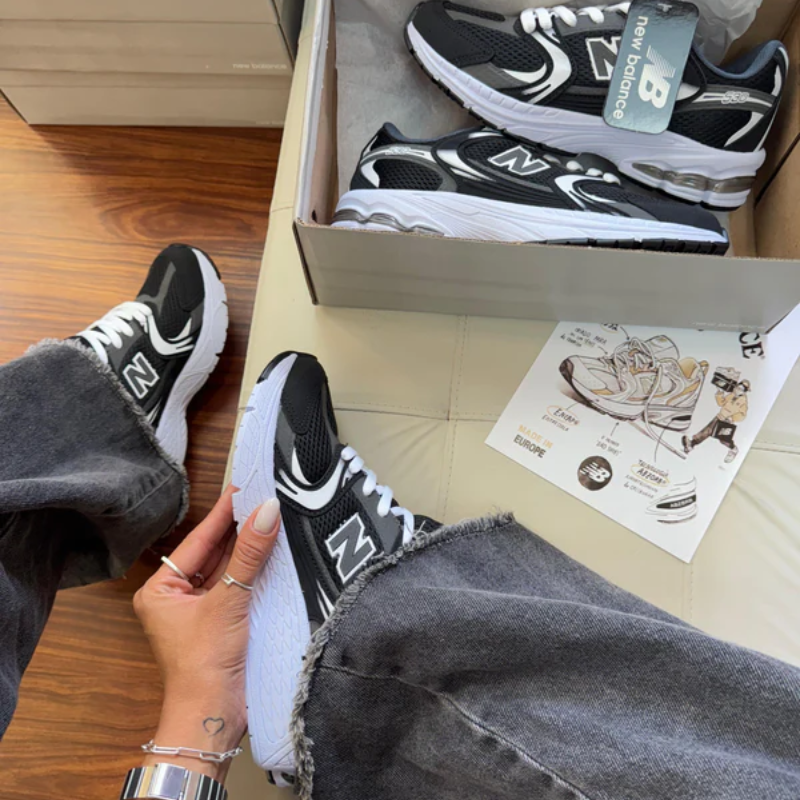 NB 530 Black and White