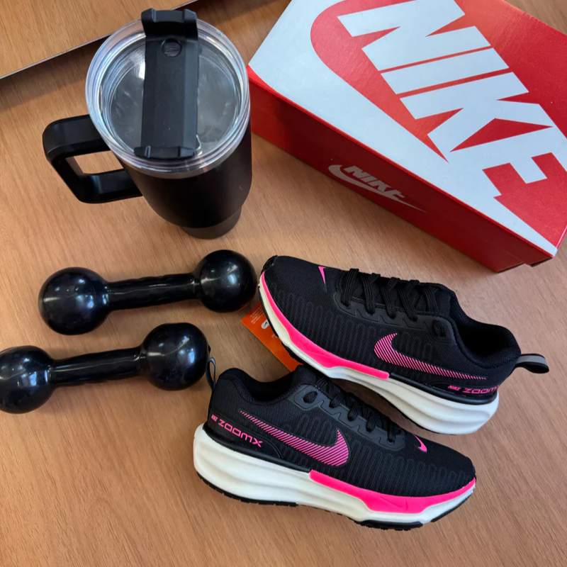 Invincible Run 3 Black/Pink