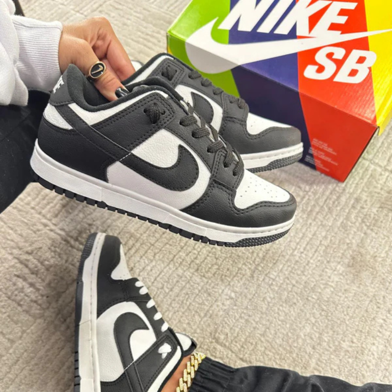 SB Dunk Low Panda