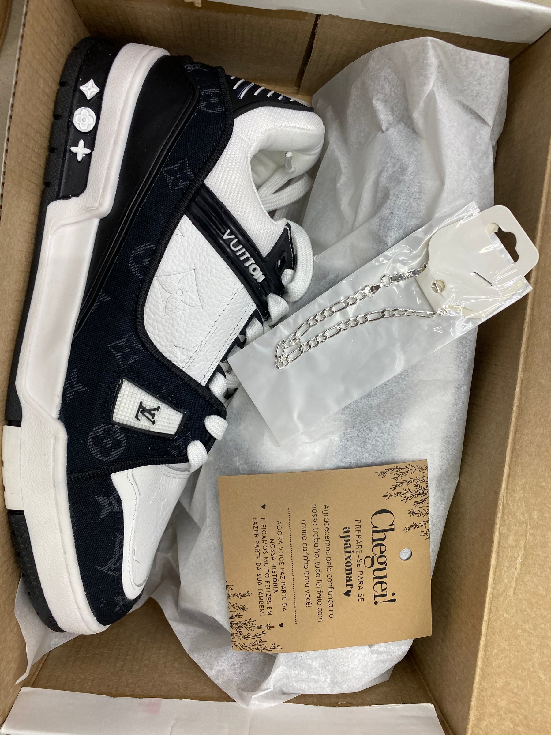 LV Trainer Black & White
