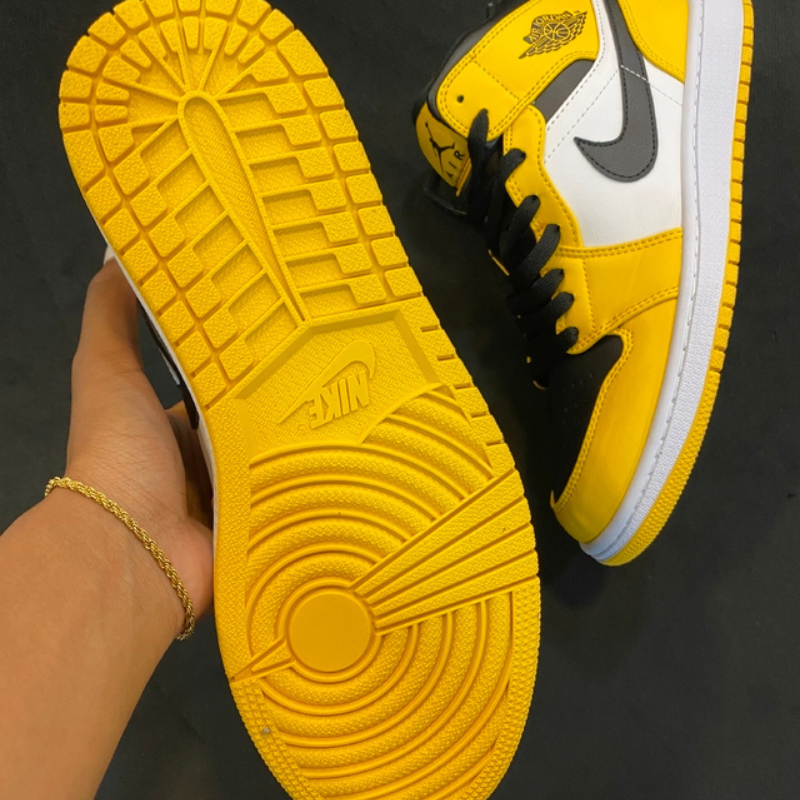 Air Jordan 1 Mid Taxi