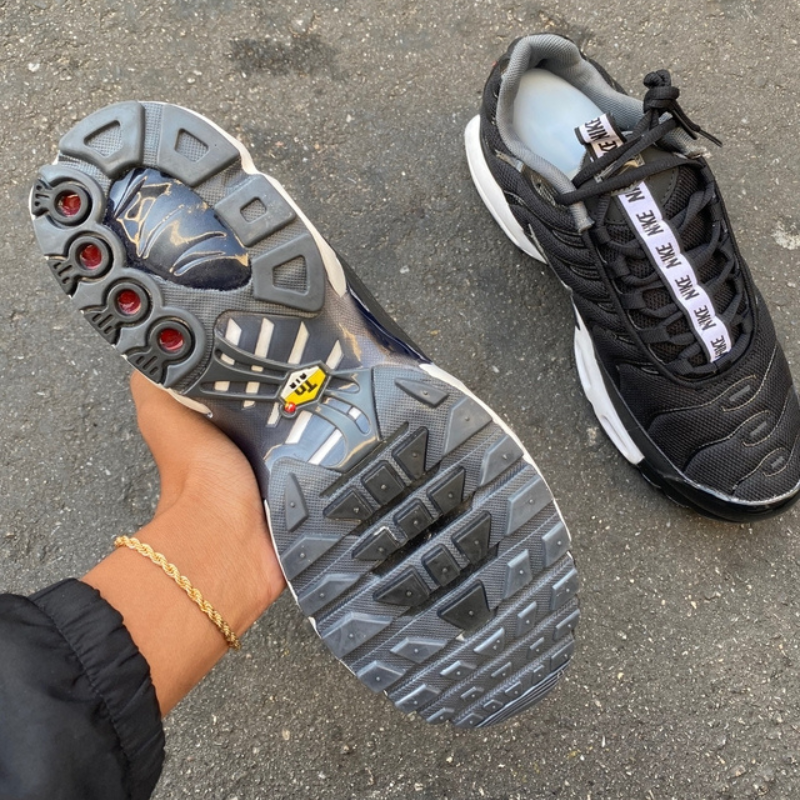 Air Max TN Plus Black & White