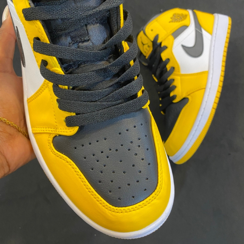 Air Jordan 1 Mid Taxi