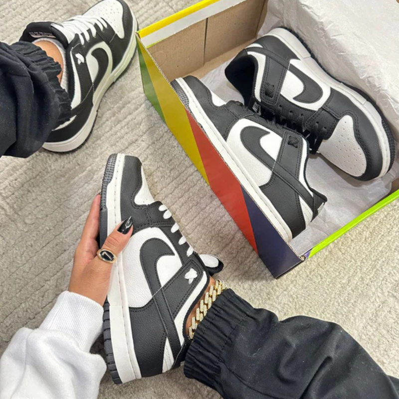 SB Dunk Low Panda