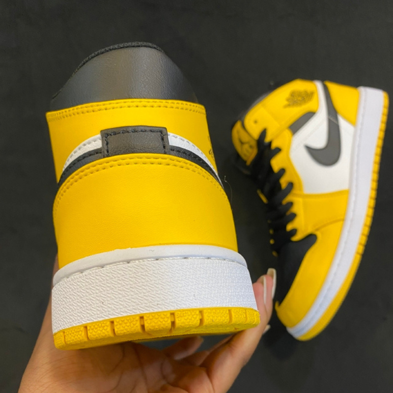 Air Jordan 1 Mid Taxi