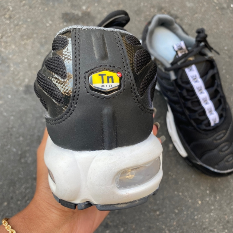 Air Max TN Plus Black & White