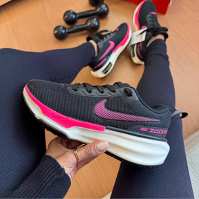 Invincible Run 3 Black/Pink