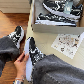 NB 530 Black and White